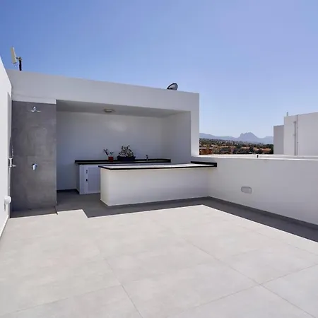 Apartment 2 Bedroom Luxury By The