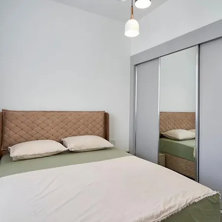 2 Bedroom Luxury By The Apartment *
