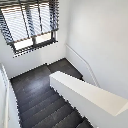 Apartment 2 Bedroom Luxury By The